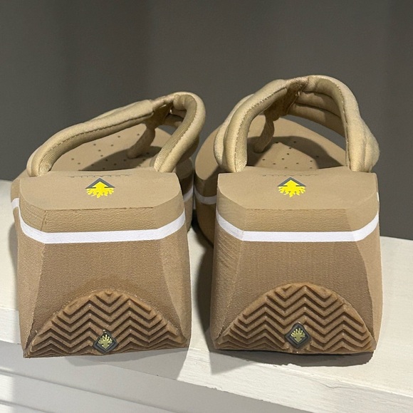 VOLATILE Women's Platform Wedge Zoe Sandals Size 11 NIB - Picture 7 of 10